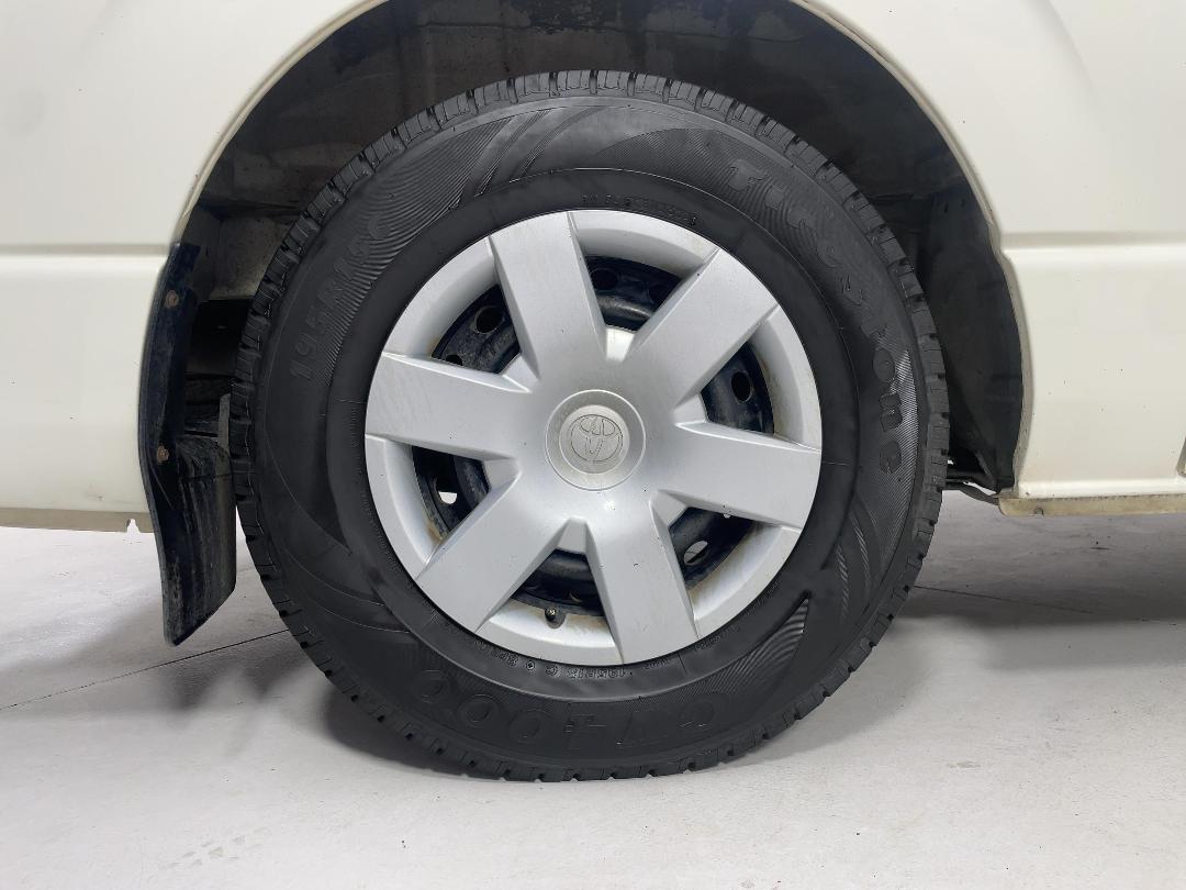 Photo '12' of Toyota Hiace