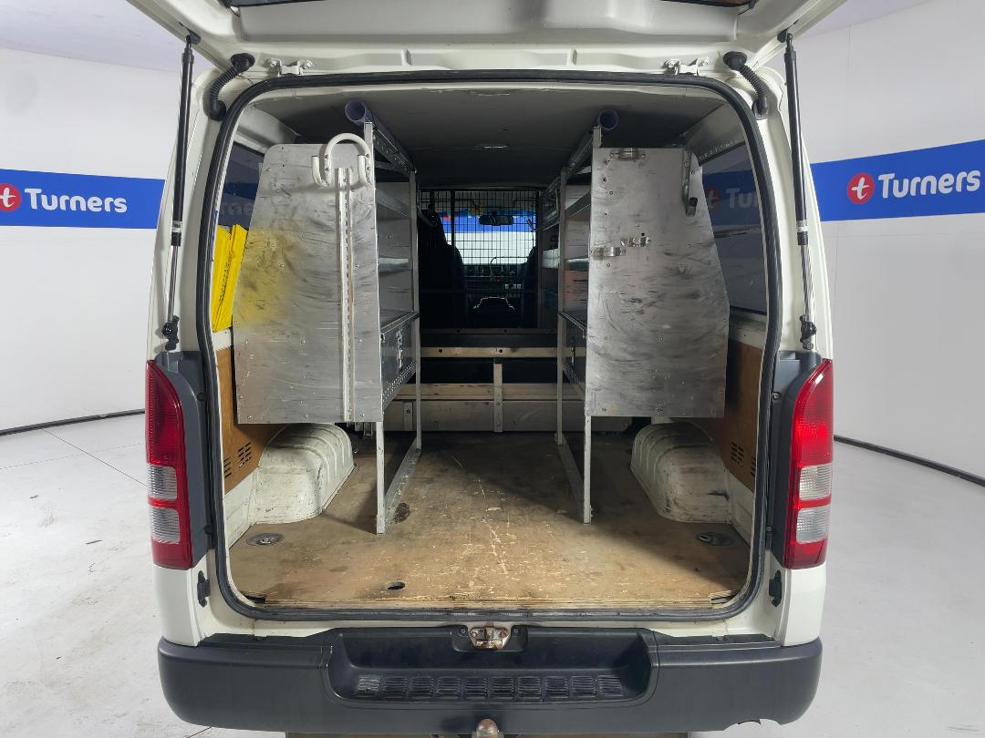 Photo '14' of Toyota Hiace