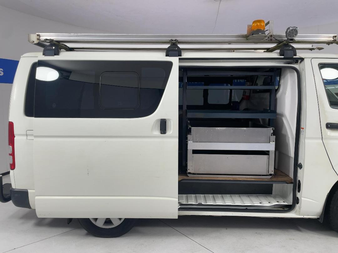 Photo '19' of Toyota Hiace