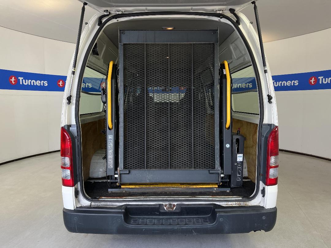 Photo '14' of Toyota Hiace