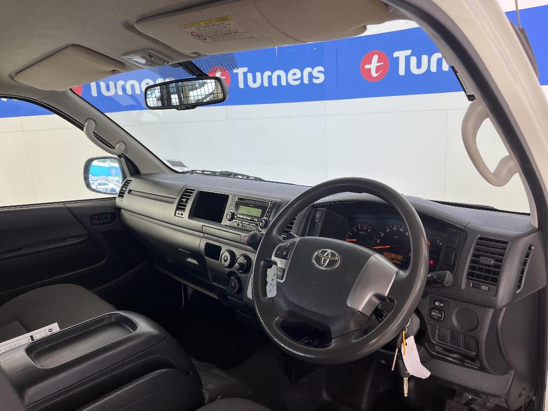 Photo '17' of Toyota Hiace