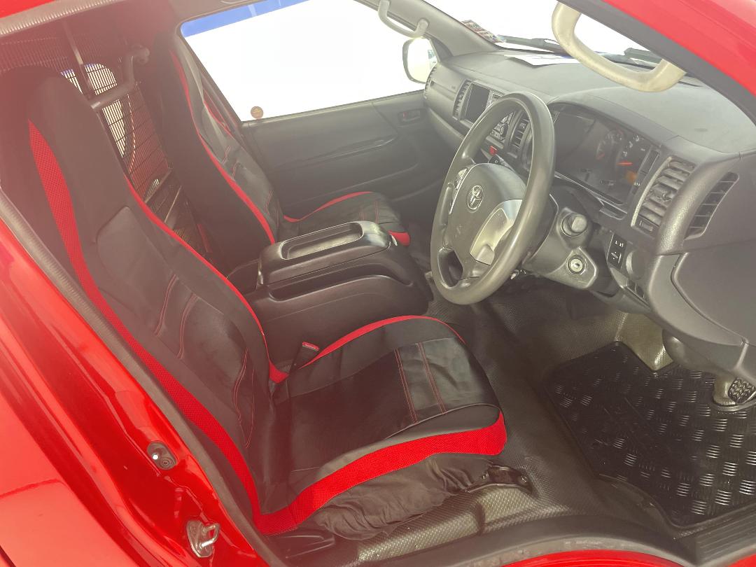 Photo '16' of Toyota Hiace