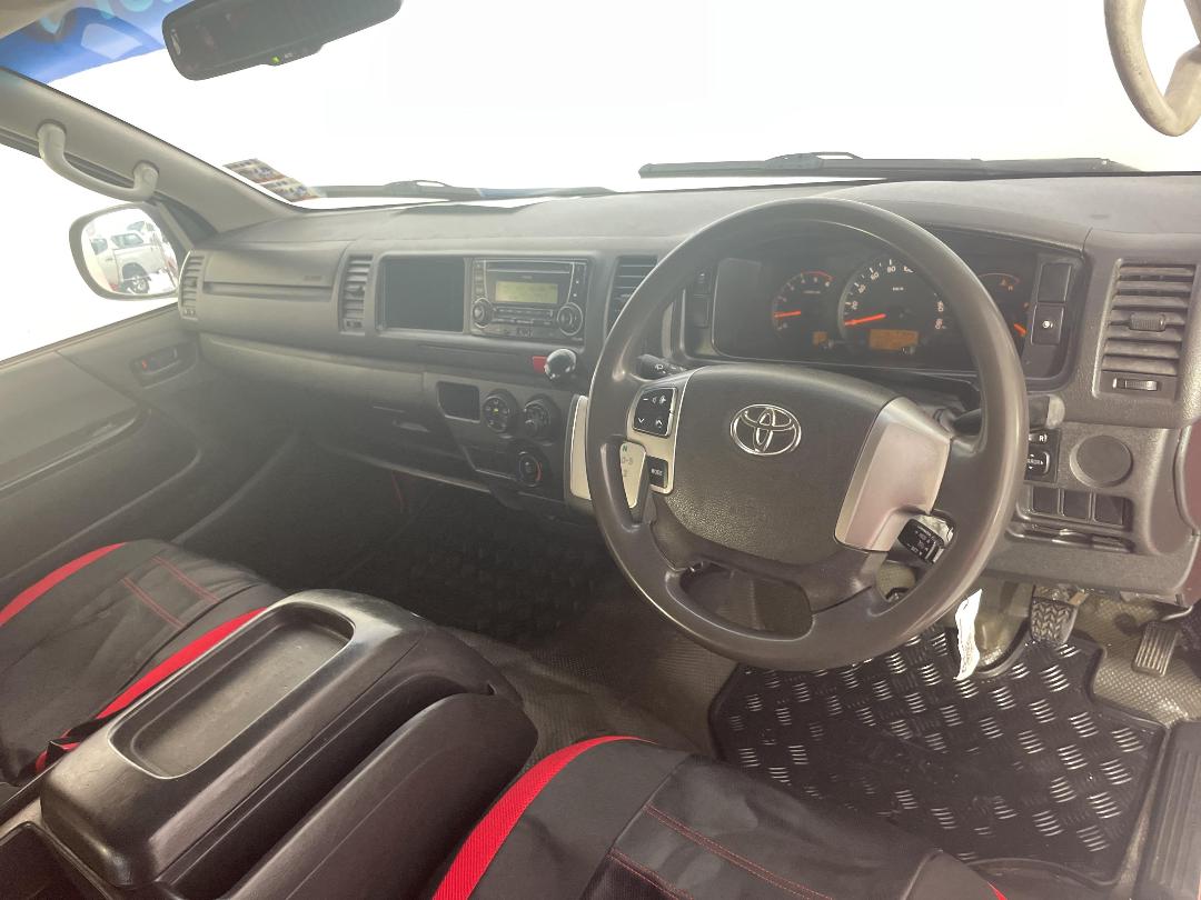 Photo '17' of Toyota Hiace