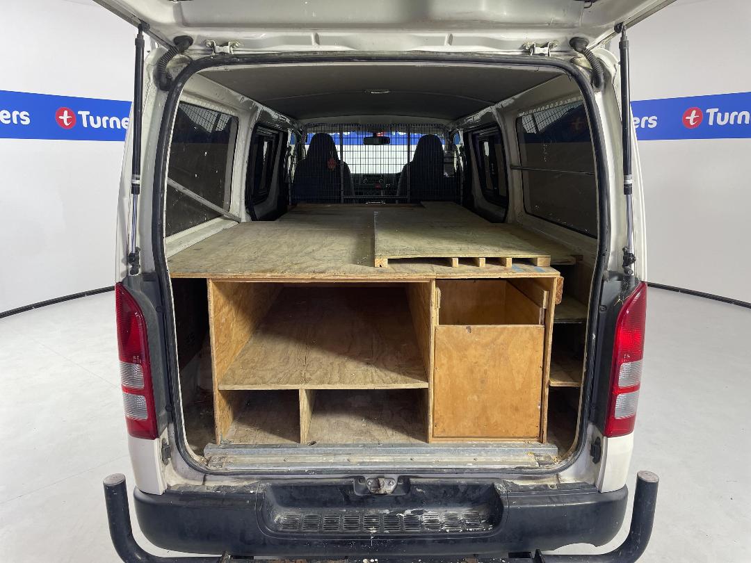 Photo '14' of Toyota Hiace