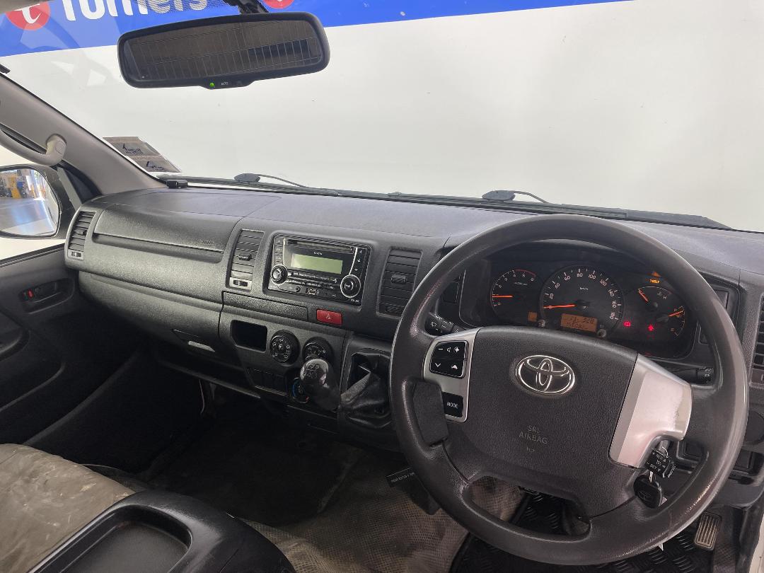 Photo '17' of Toyota Hiace