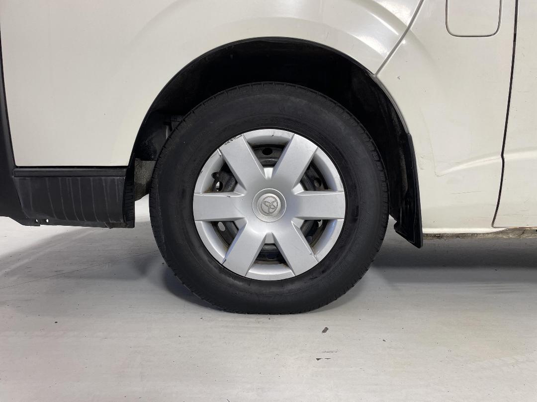 Photo '10' of Toyota Hiace