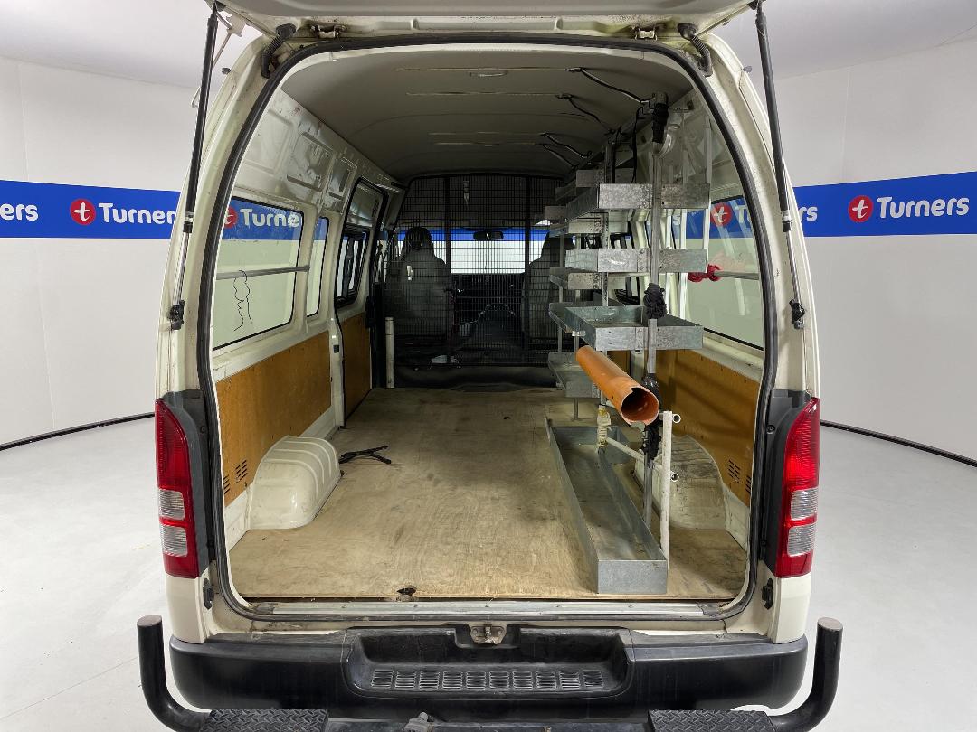 Photo '14' of Toyota Hiace