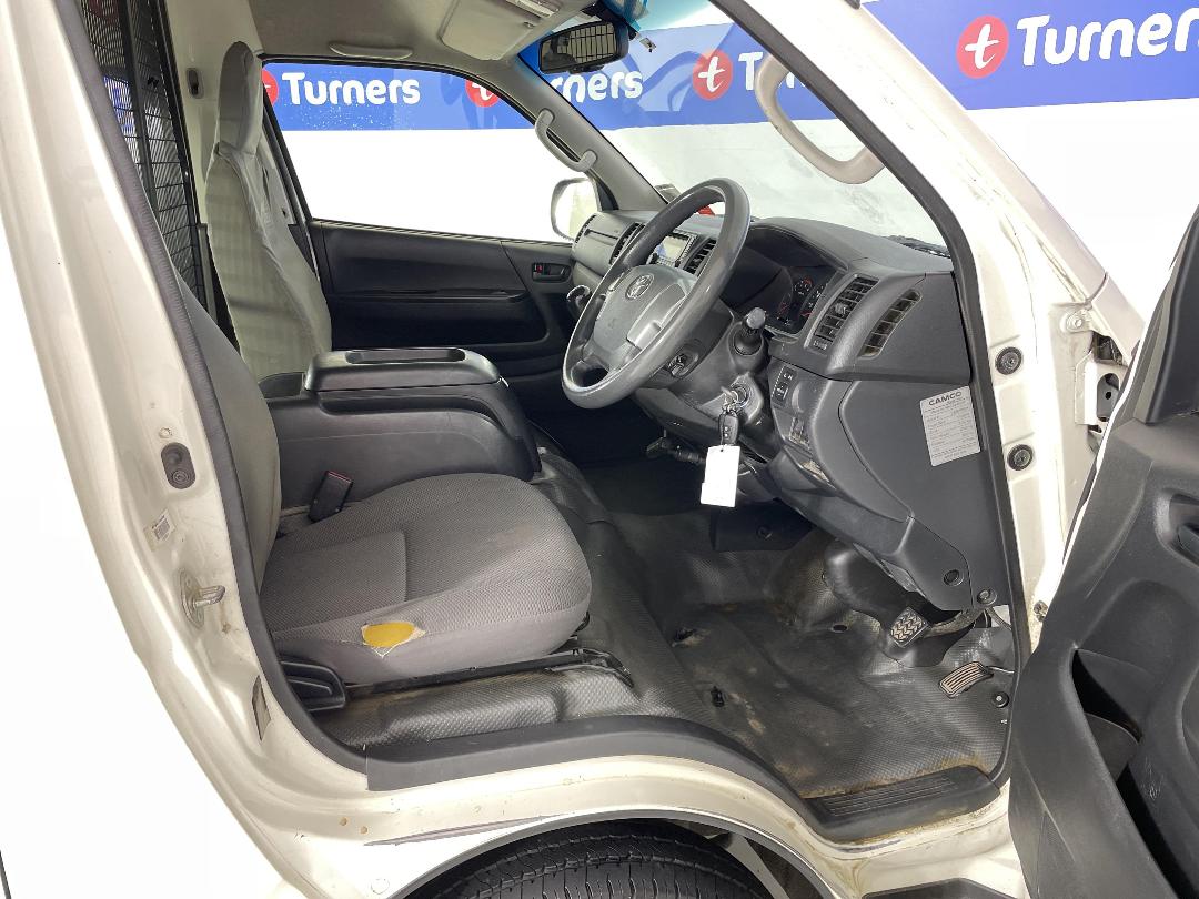 Photo '16' of Toyota Hiace