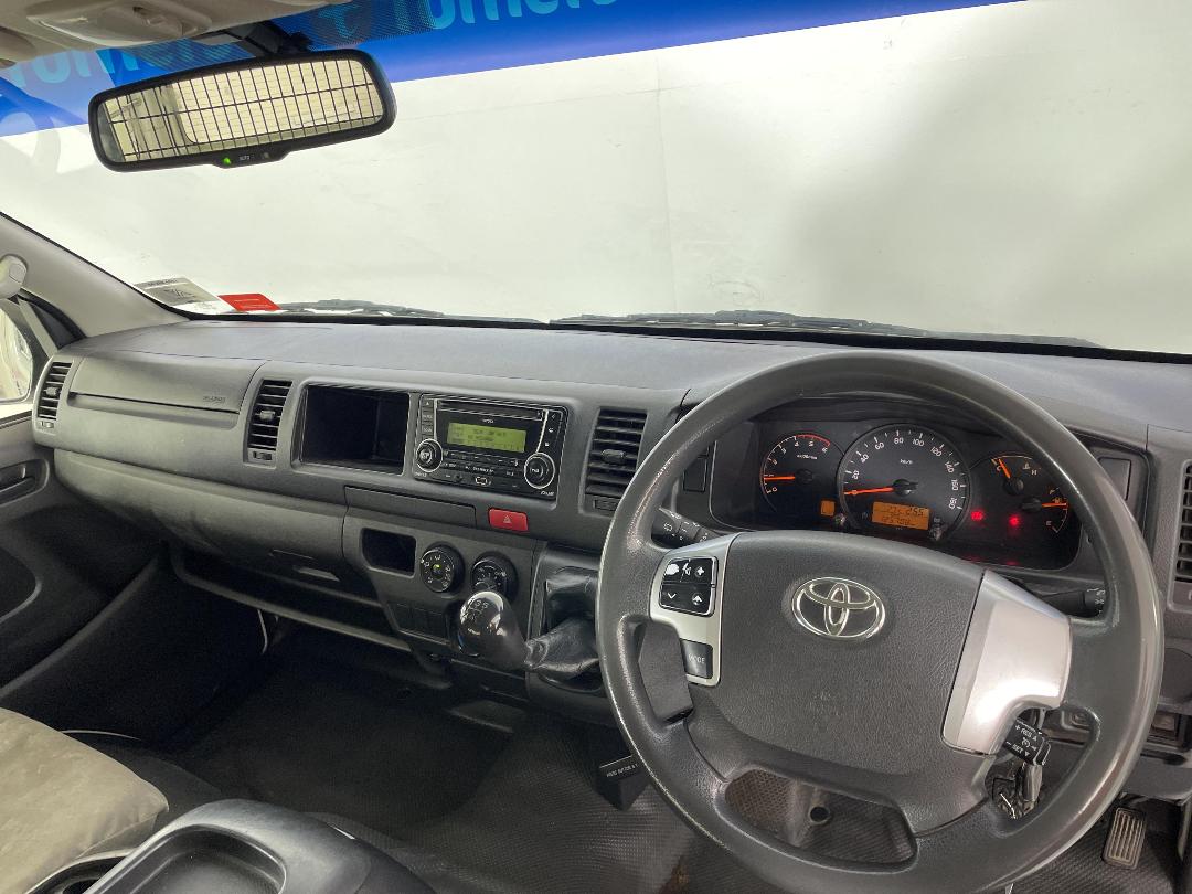 Photo '17' of Toyota Hiace