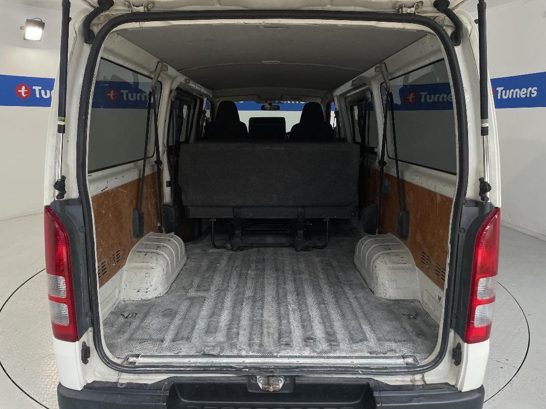 Photo '14' of Toyota Hiace