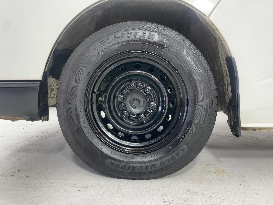 Photo '10' of Toyota Hiace