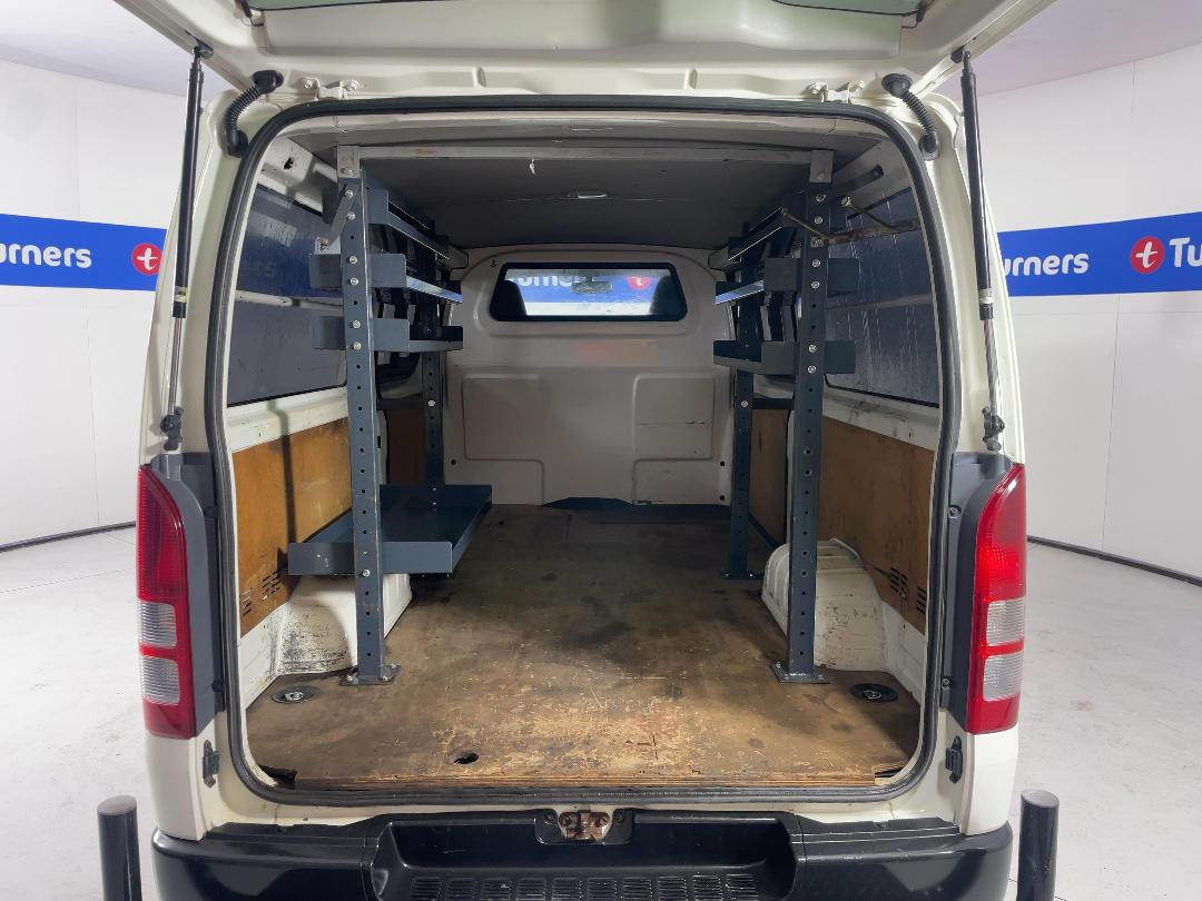 Photo '14' of Toyota Hiace