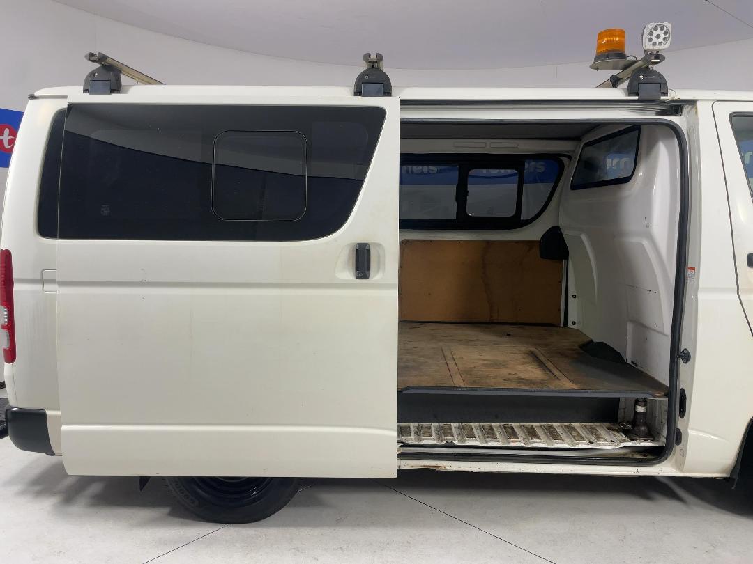 Photo '19' of Toyota Hiace