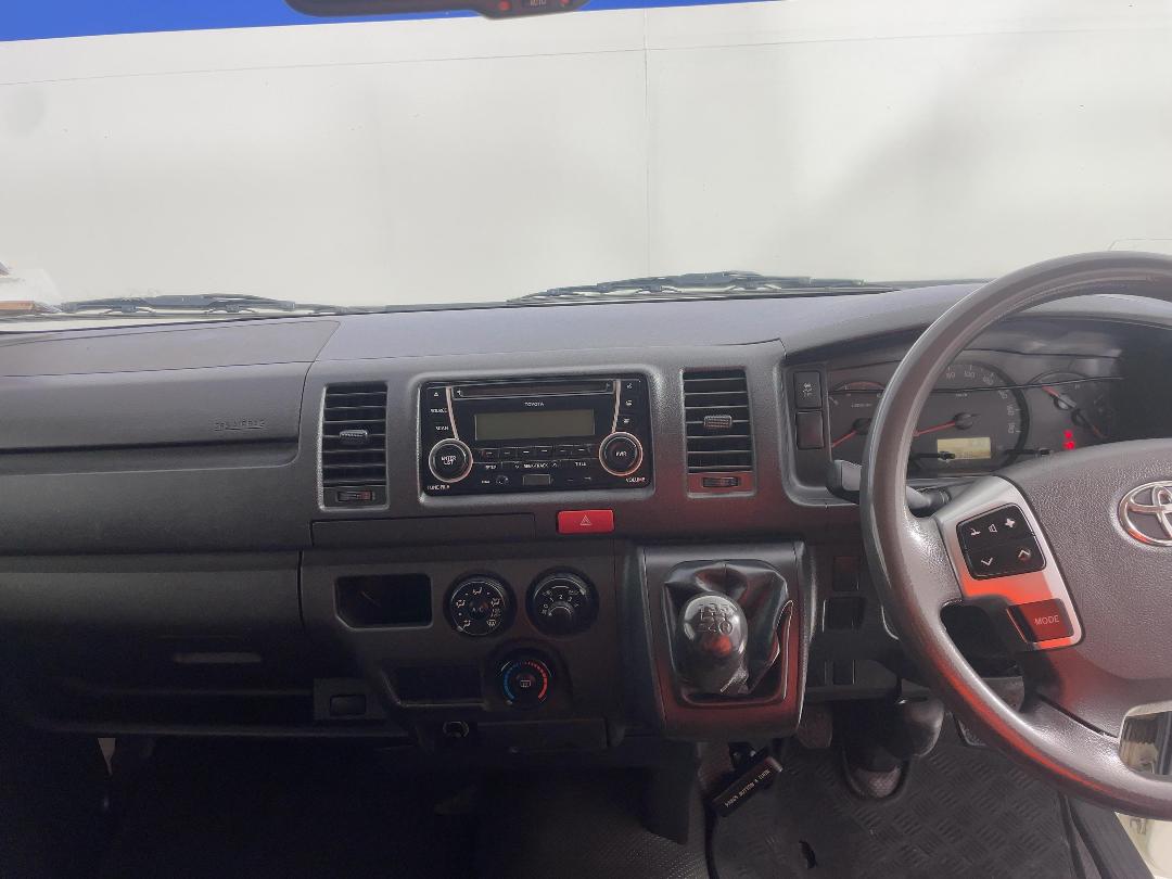 Photo '17' of Toyota Hiace