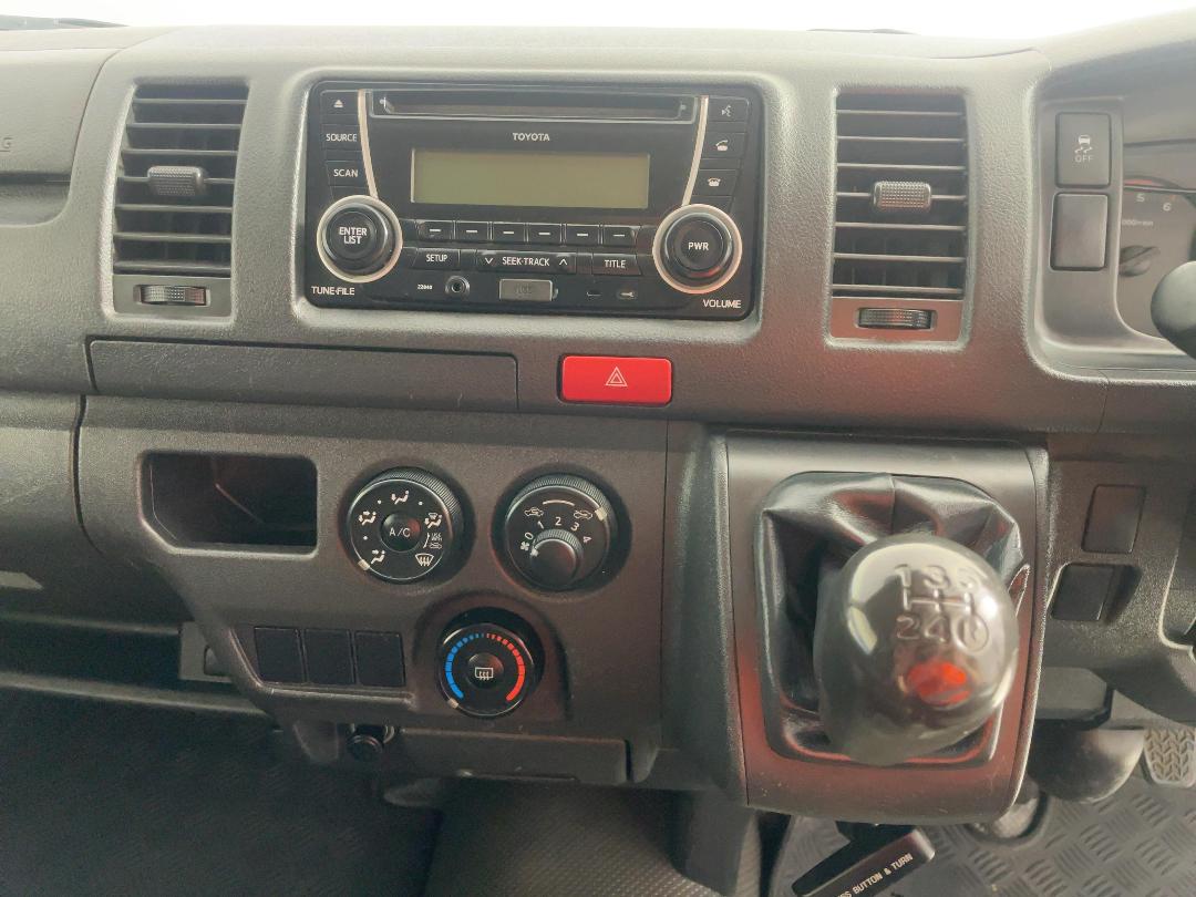 Photo '18' of Toyota Hiace