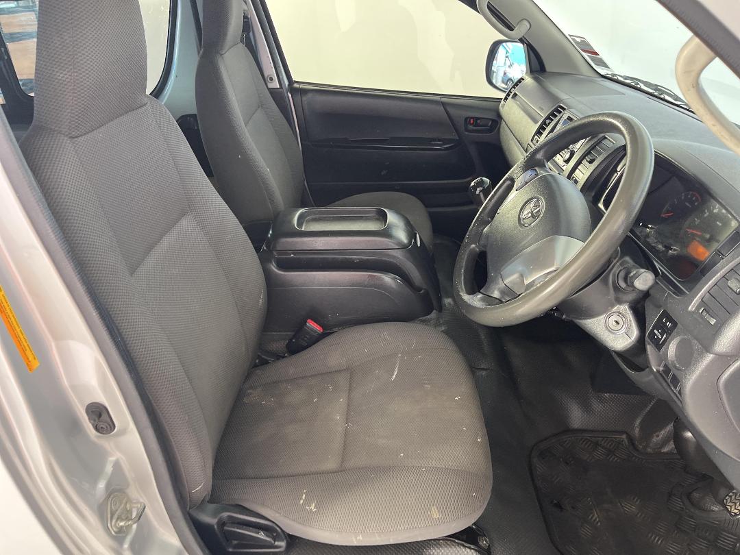 Photo '16' of Toyota Hiace