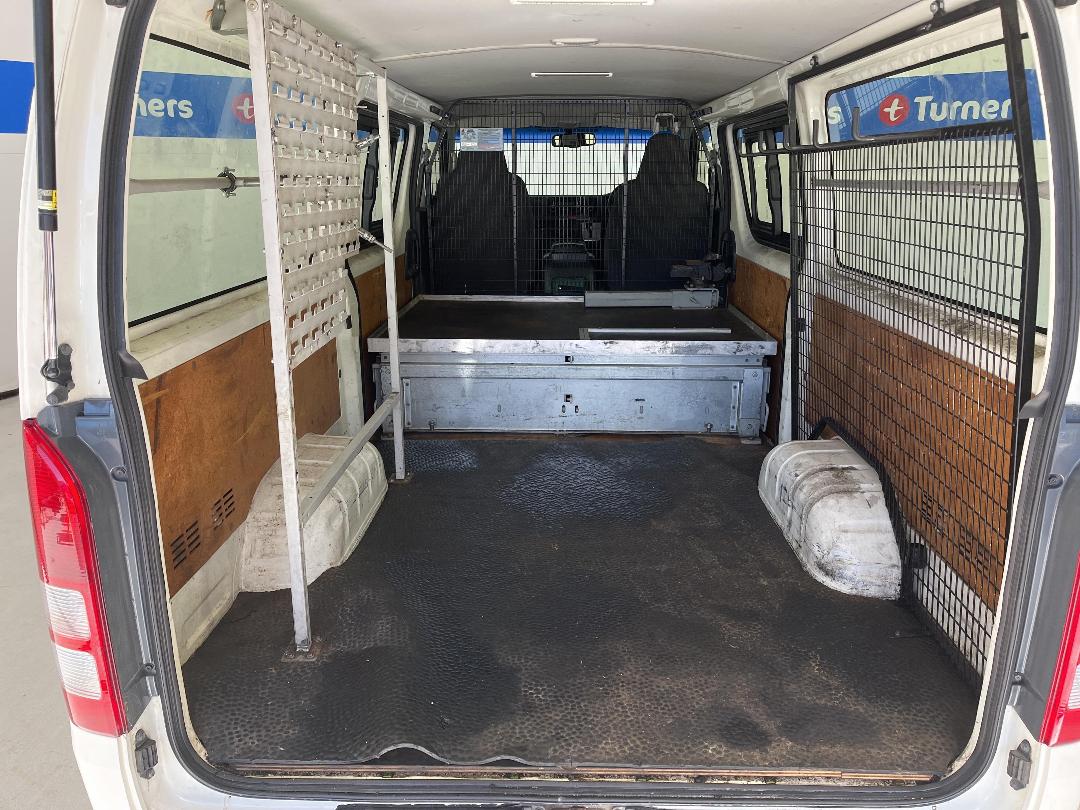 Photo '14' of Toyota Hiace