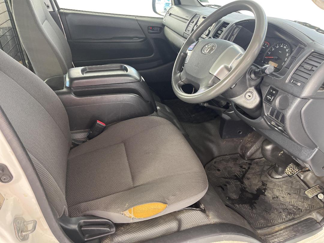 Photo '16' of Toyota Hiace