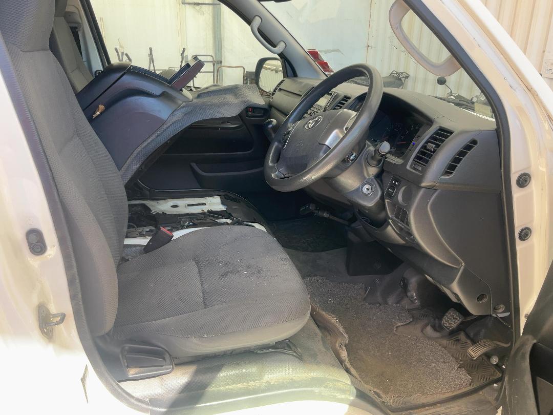 Photo '12' of Toyota Hiace ZL TD