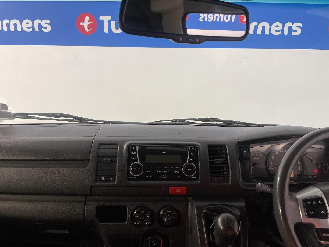 Photo '17' of Toyota Hiace Photo '17' of Toyota Hiace