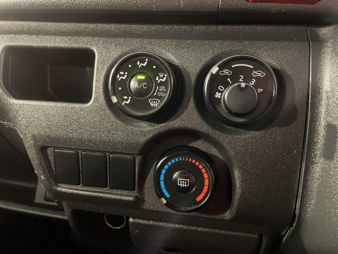 Photo '28' of Toyota Hiace Photo '28' of Toyota Hiace