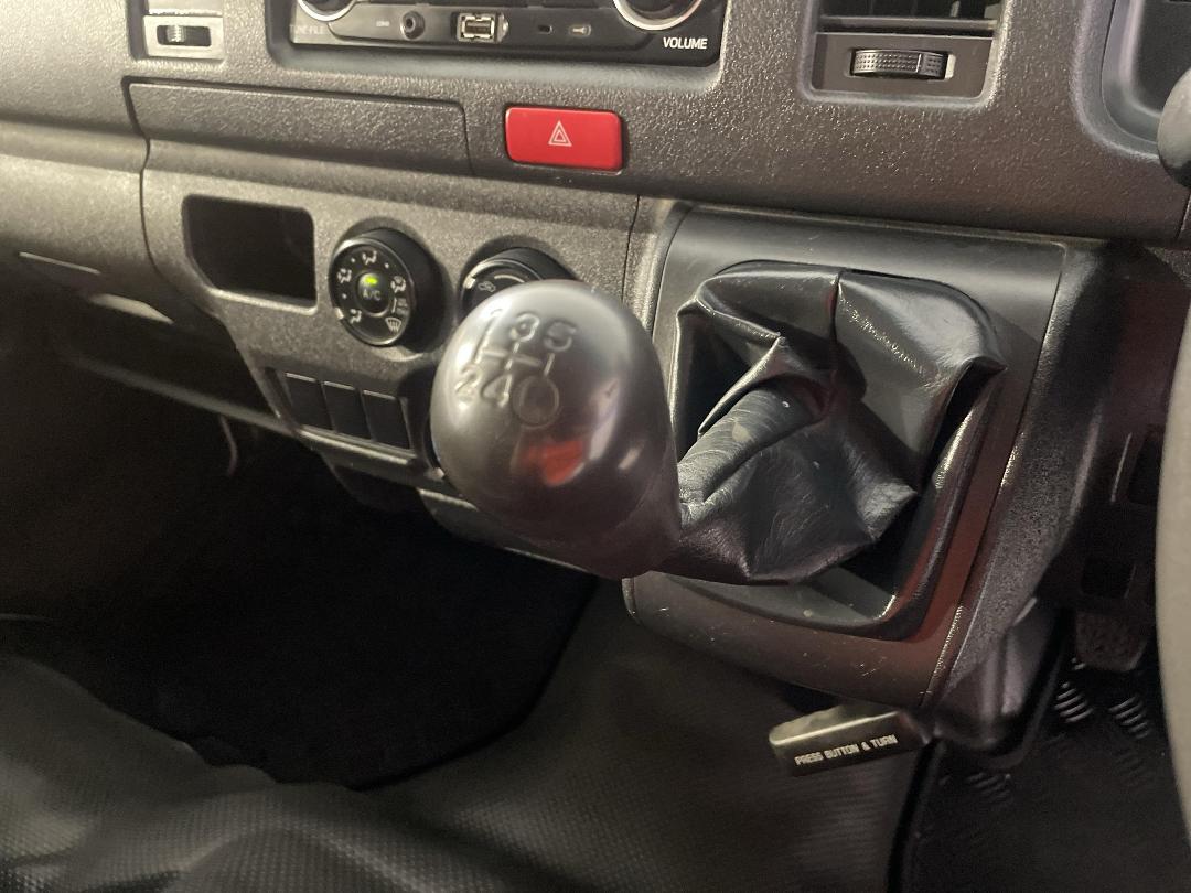 Photo '29' of Toyota Hiace Photo '29' of Toyota Hiace