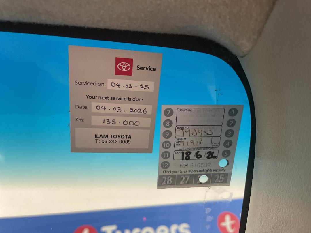 Photo '31' of Toyota Hiace Photo '31' of Toyota Hiace