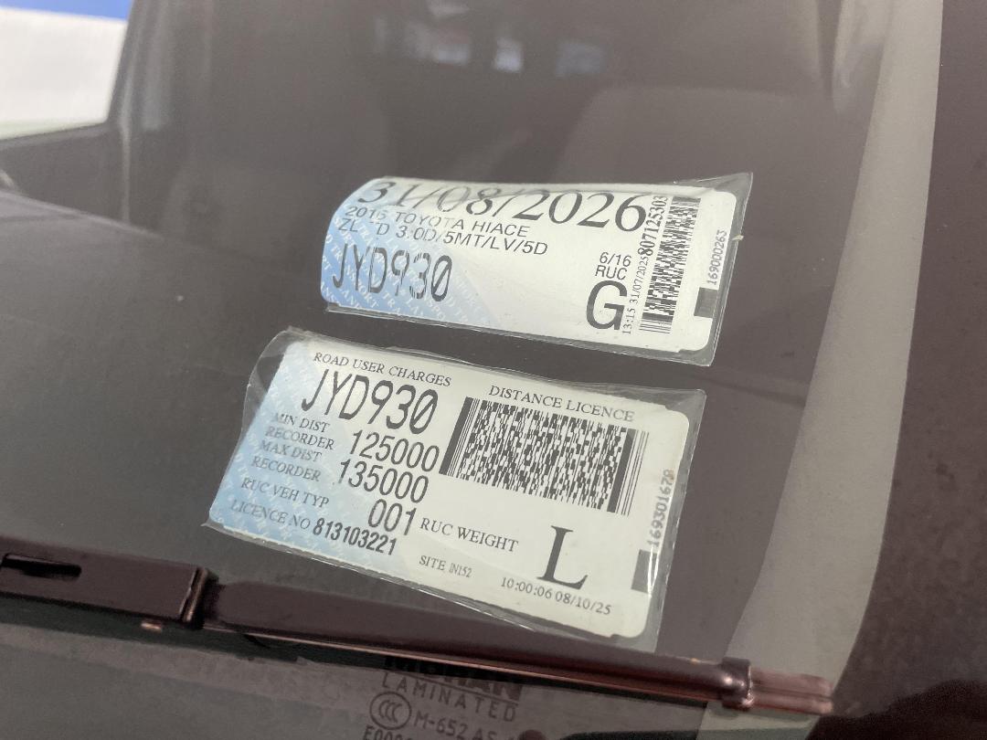 Photo '32' of Toyota Hiace Photo '32' of Toyota Hiace