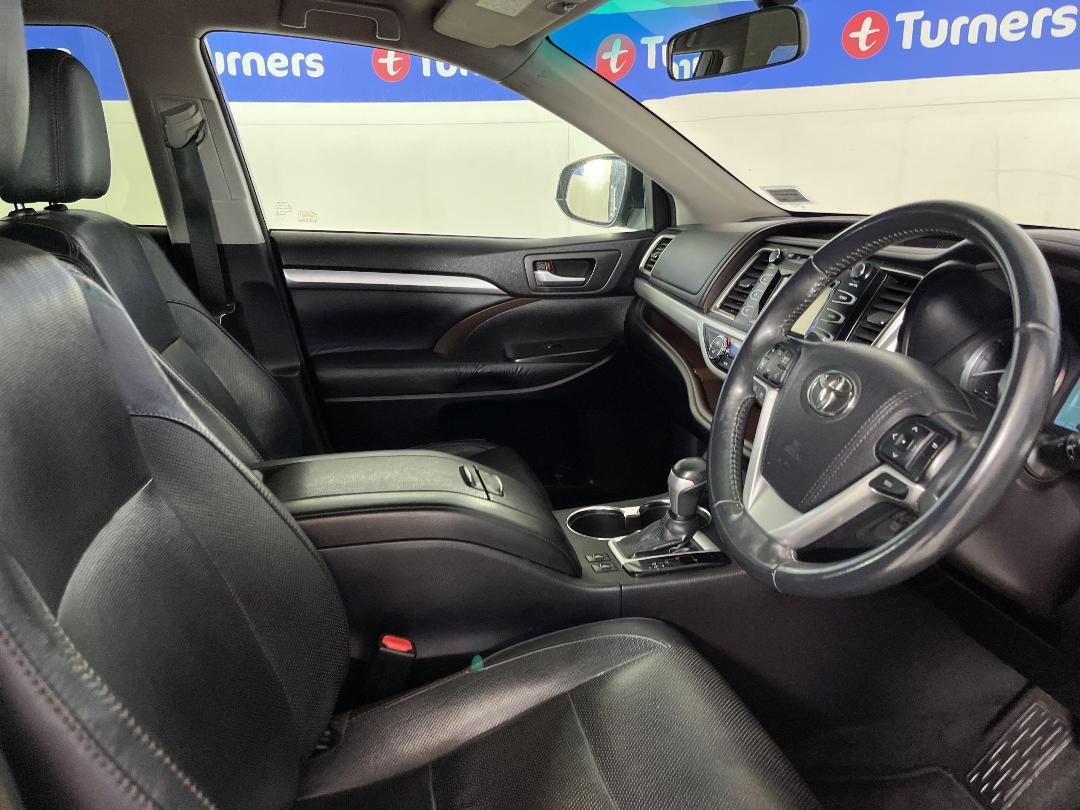 Photo '16' of Toyota Highlander