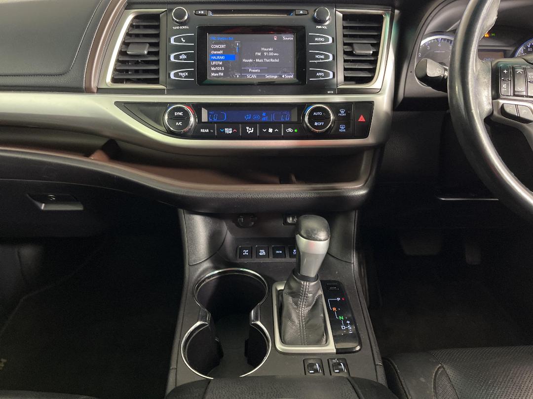 Photo '18' of Toyota Highlander