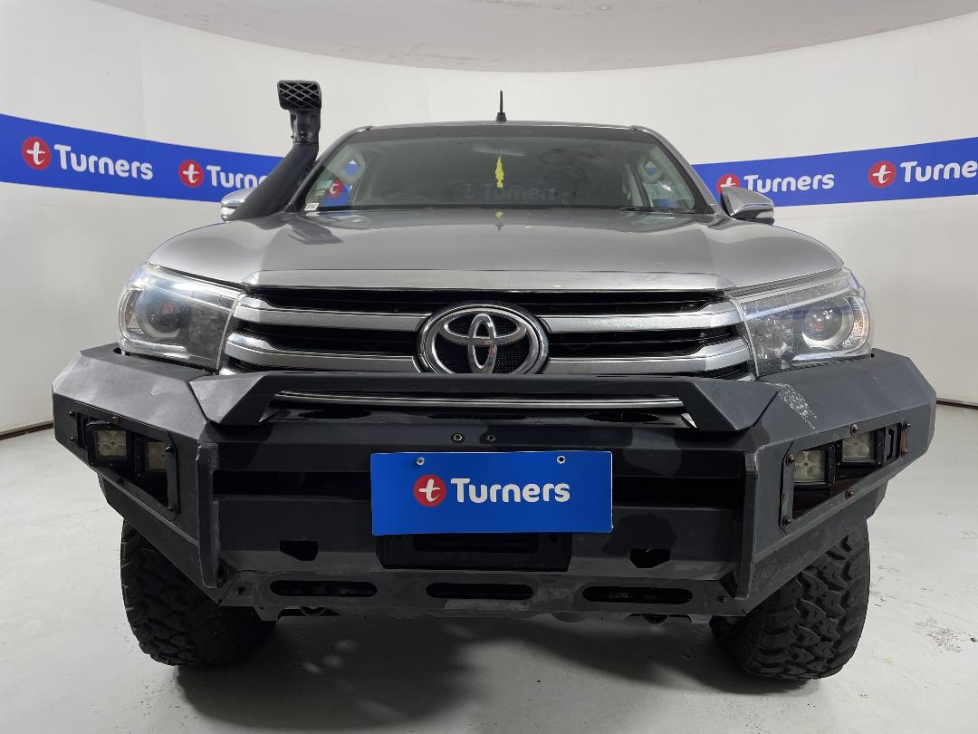 Photo '2' of Toyota Hilux SR5 TD DC