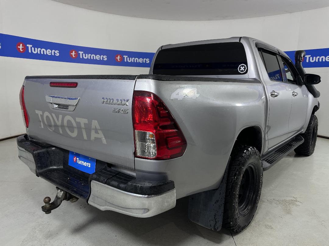 Photo '6' of Toyota Hilux SR5 TD DC