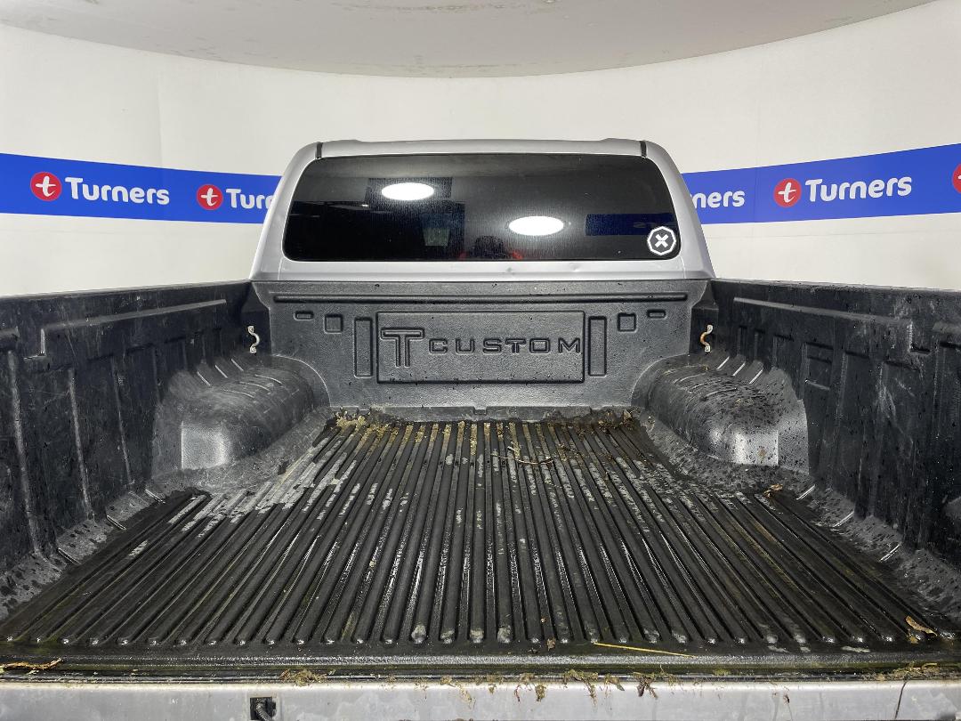 Photo '12' of Toyota Hilux SR5 TD DC