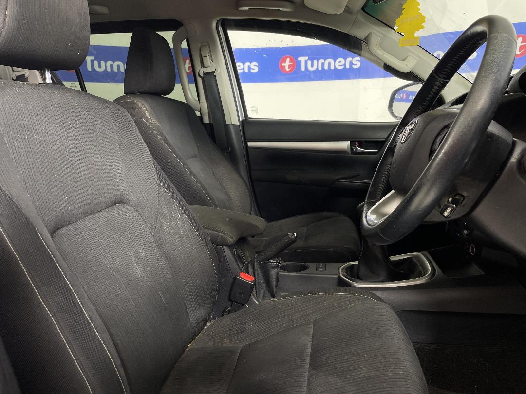 Photo '14' of Toyota Hilux SR5 TD DC