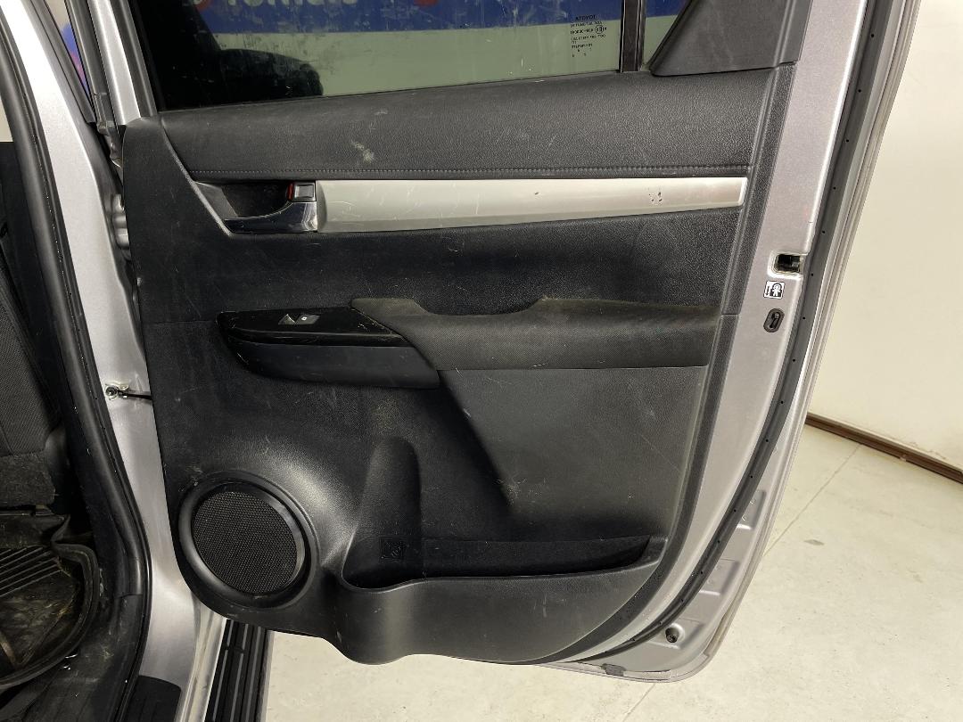 Photo '17' of Toyota Hilux SR5 TD DC