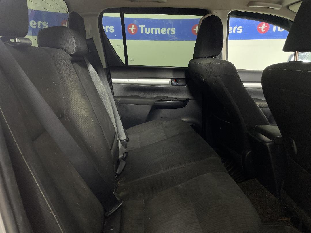 Photo '18' of Toyota Hilux SR5 TD DC