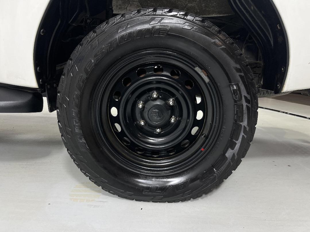 Photo '11' of Toyota Hilux