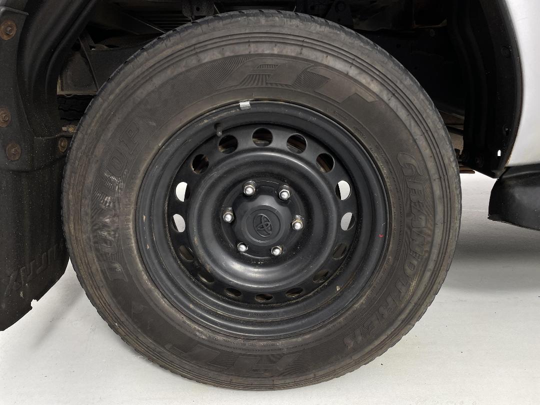 Photo '12' of Toyota Hilux