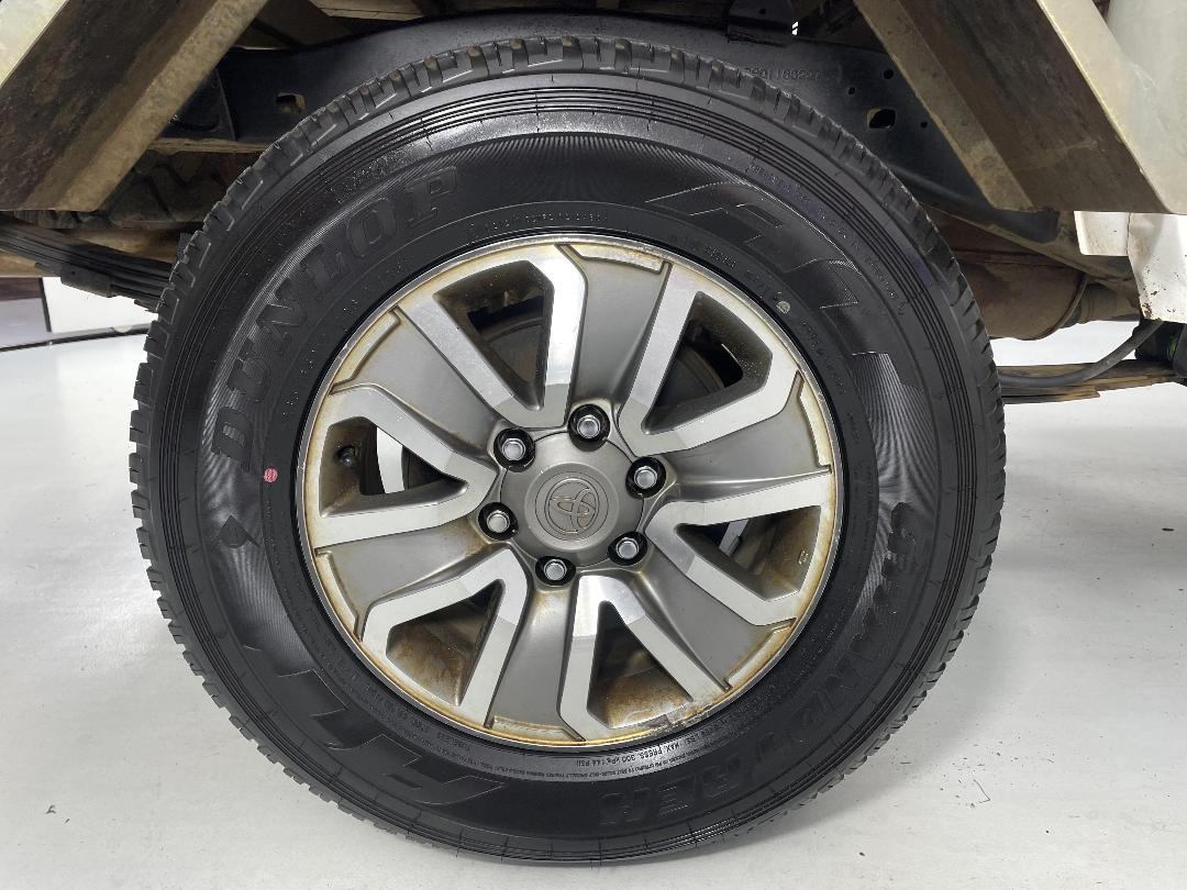 Photo '12' of Toyota Hilux