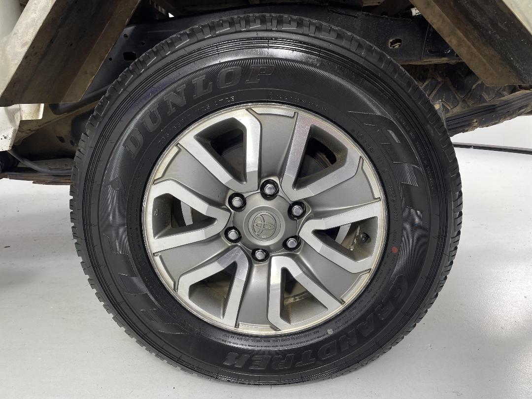 Photo '11' of Toyota Hilux