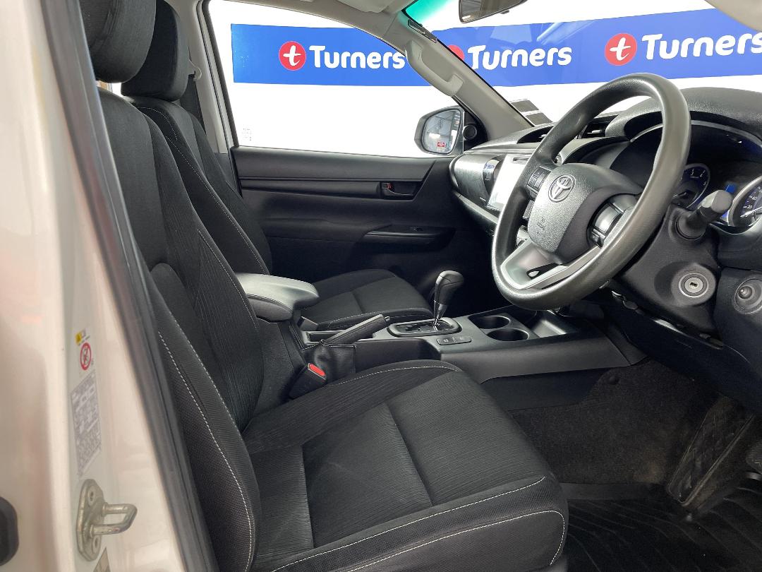 Photo '16' of Toyota Hilux