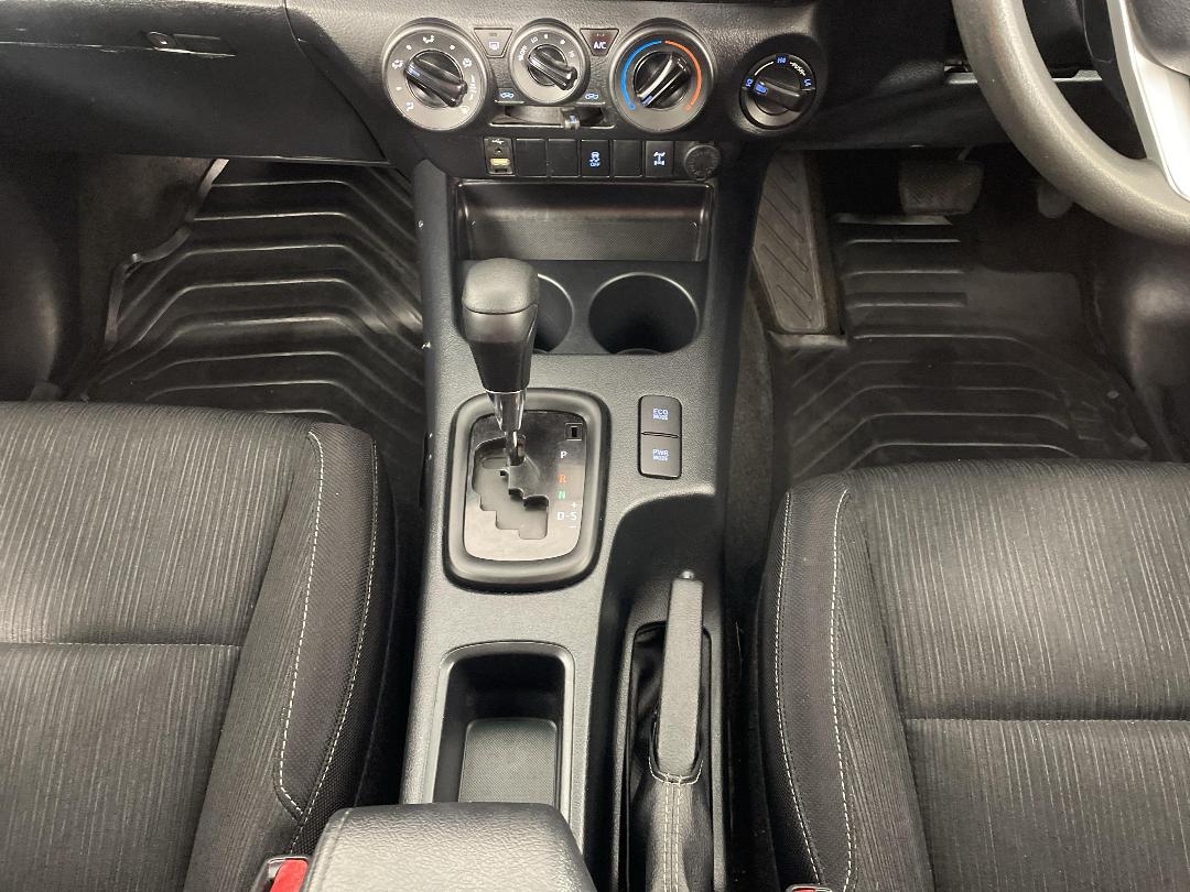 Photo '18' of Toyota Hilux