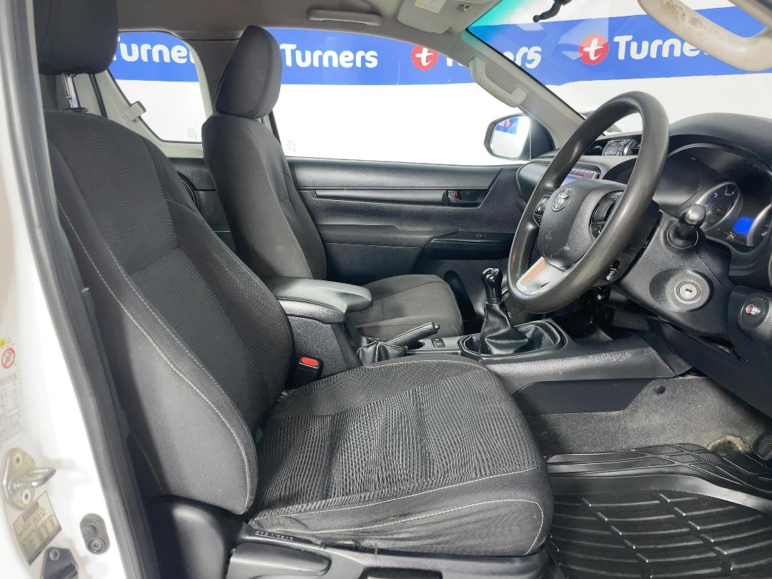 Photo '16' of Toyota Hilux