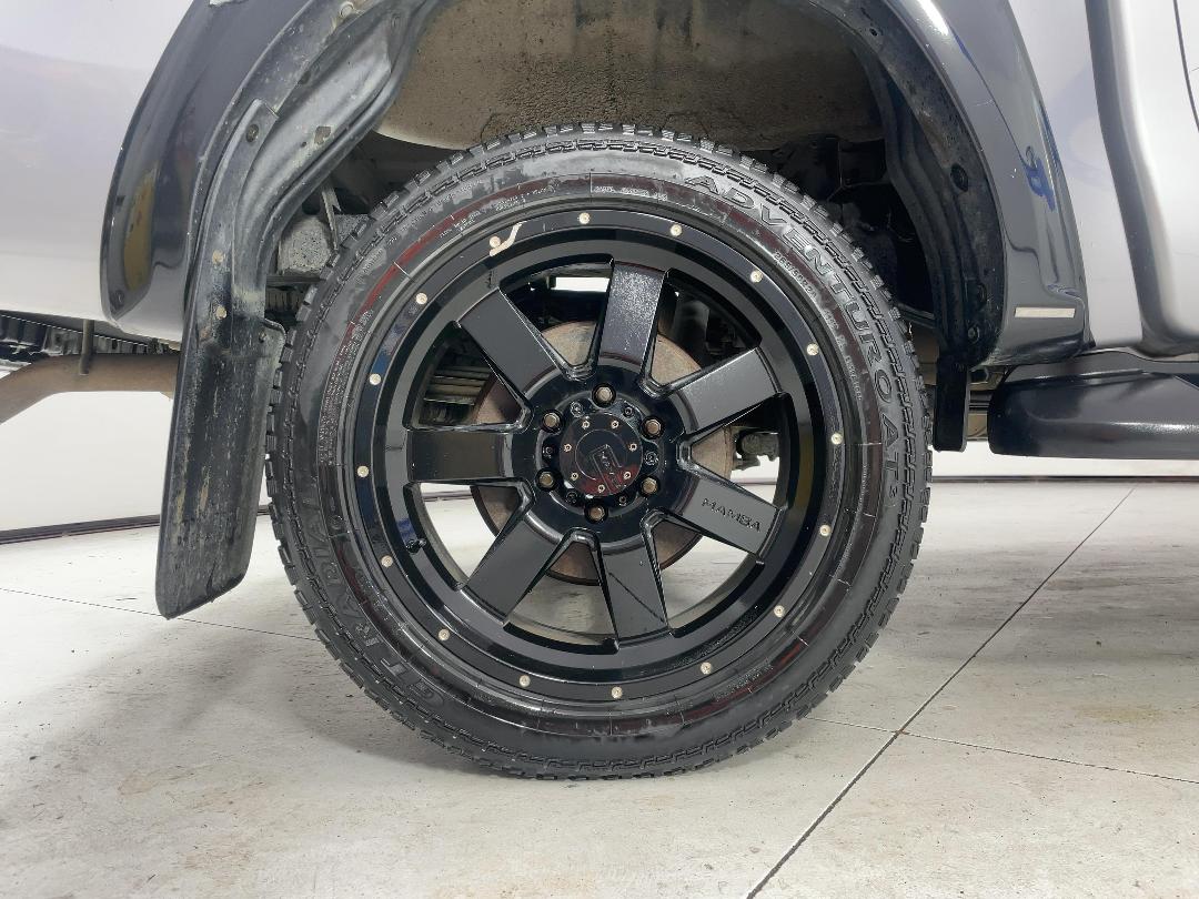 Photo '12' of Toyota Hilux