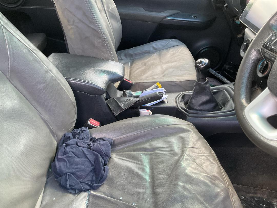 Photo '7' of Toyota Hilux SR TD EC Photo '7' of Toyota Hilux SR TD EC