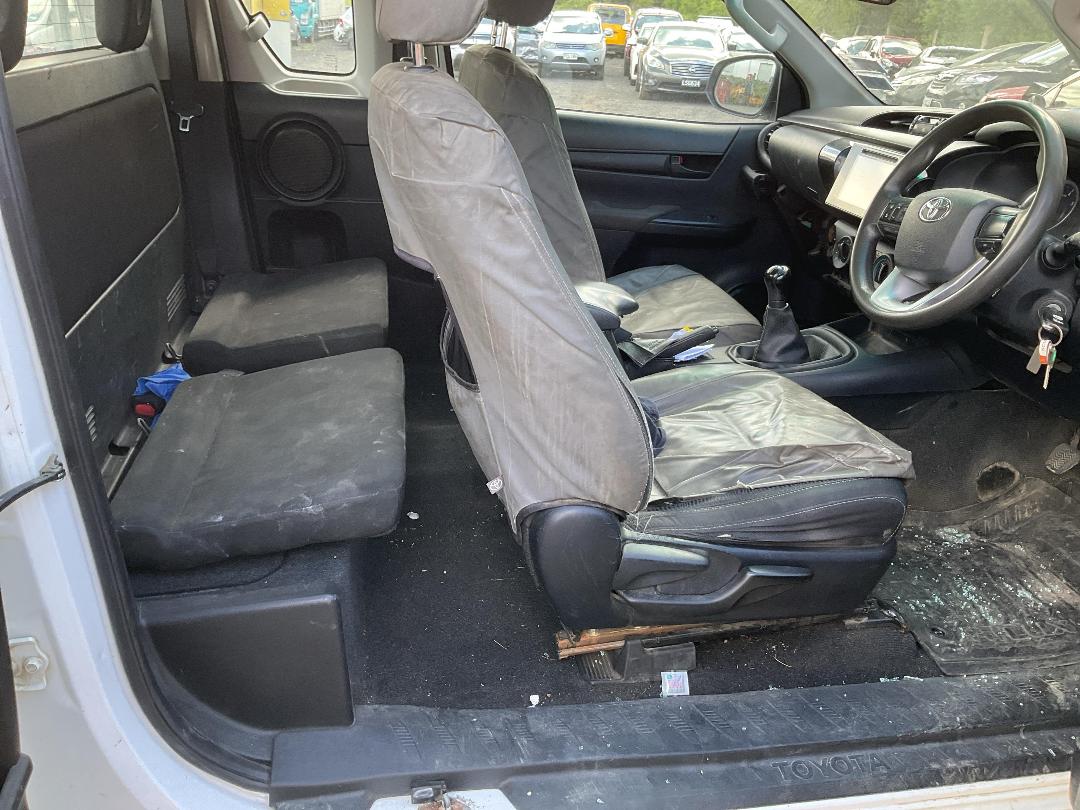 Photo '8' of Toyota Hilux SR TD EC Photo '8' of Toyota Hilux SR TD EC