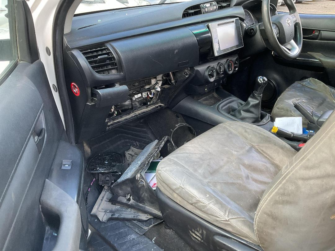 Photo '9' of Toyota Hilux SR TD EC Photo '9' of Toyota Hilux SR TD EC