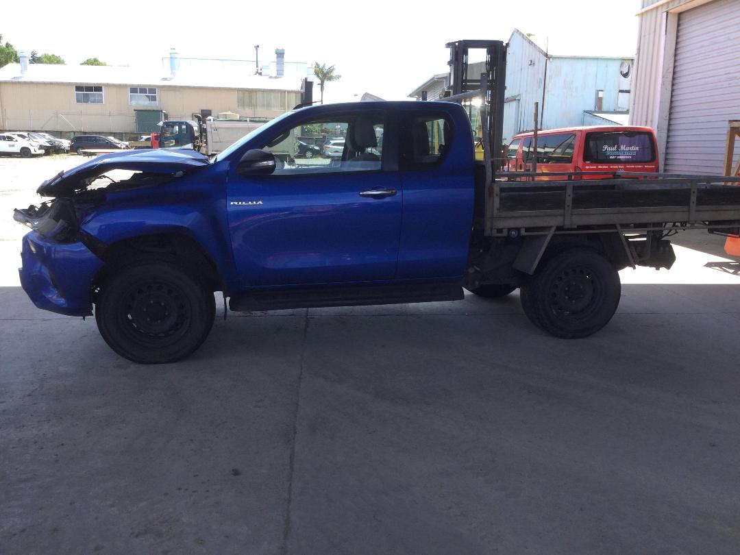 Photo '5' of Toyota Hilux SR TD EC/CC Photo '5' of Toyota Hilux SR TD EC/CC