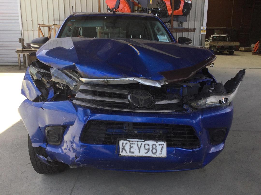 Photo '3' of Toyota Hilux SR TD EC/CC Photo '3' of Toyota Hilux SR TD EC/CC