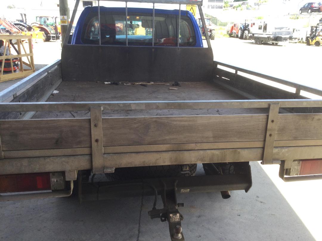 Photo '7' of Toyota Hilux SR TD EC/CC Photo '7' of Toyota Hilux SR TD EC/CC